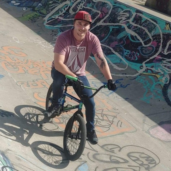 Meet your Posher, Lawrence - Picture 1 of 1